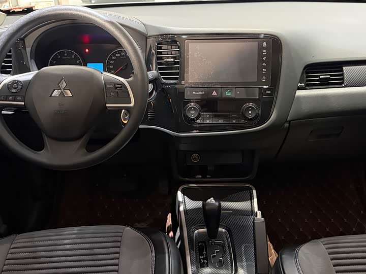 Фото 7 - Mitsubishi Outlander