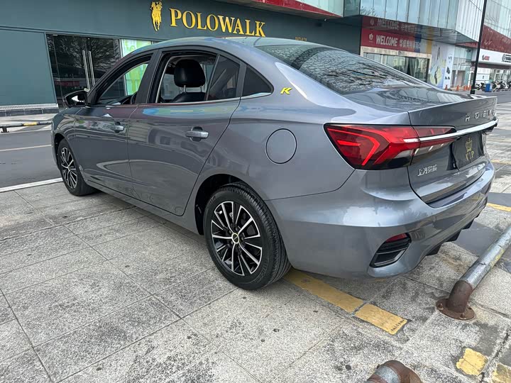 Фото 5 - Roewe i5