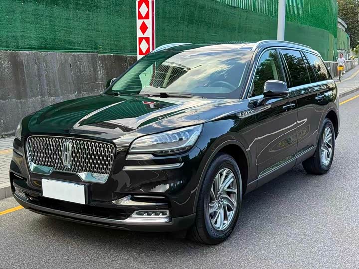 Фото 1 - Lincoln Aviator
