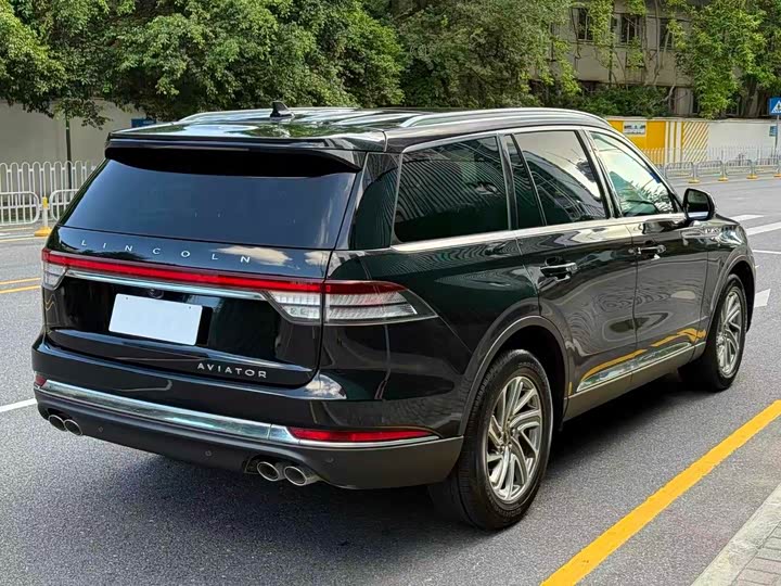 Фото 2 - Lincoln Aviator