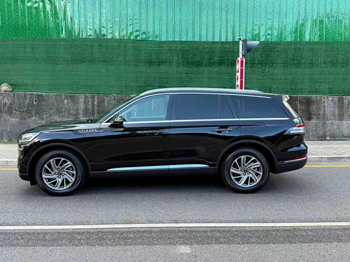 Фото 3 - Lincoln Aviator