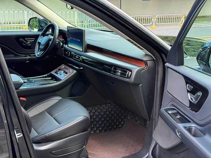 Фото 5 - Lincoln Aviator