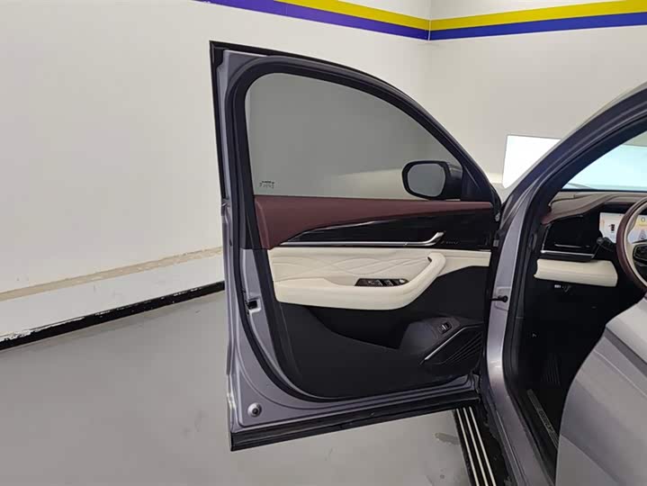 Фото 7 - Geely Monjaro