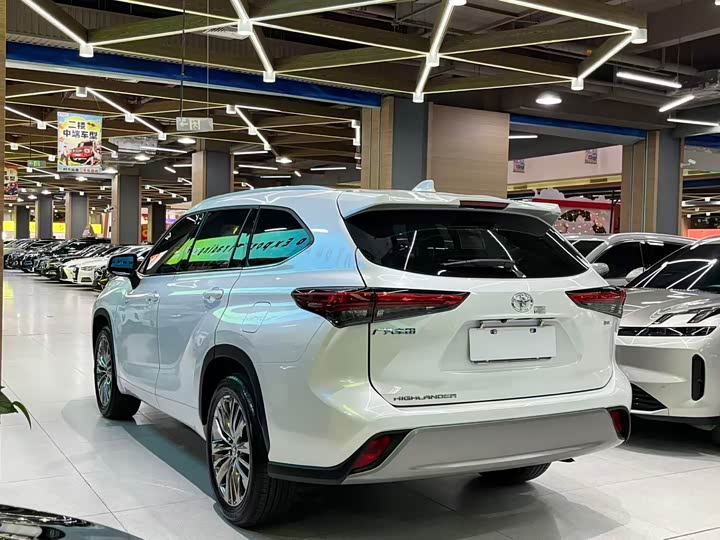 Фото 4 - Toyota Highlander