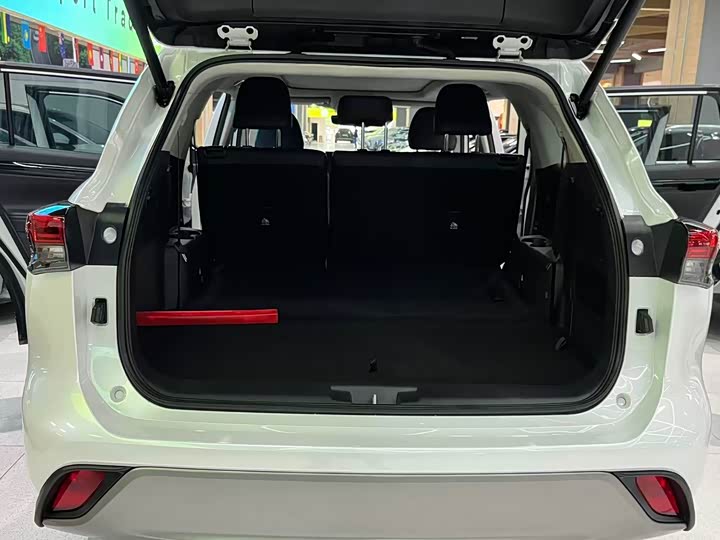 Фото 7 - Toyota Highlander