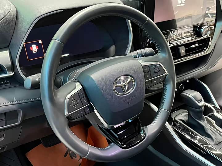 Фото 8 - Toyota Highlander
