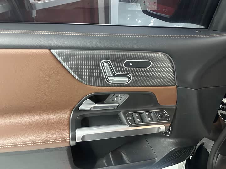 Фото 4 - Mercedes-Benz GLB-Class