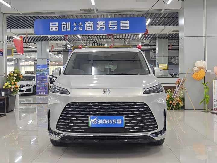 Фото 2 - Buick GL8 Hybrid