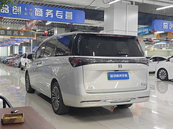 Фото 7 - Buick GL8 Hybrid