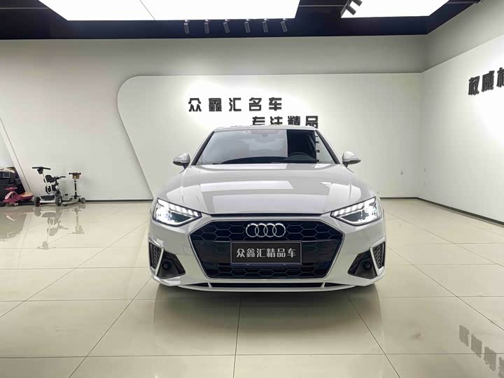 Фото 2 - Audi A4L