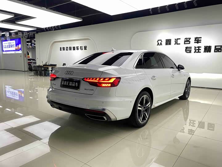 Фото 4 - Audi A4L