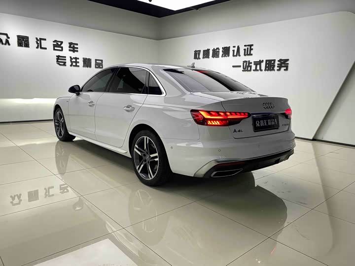 Фото 6 - Audi A4L