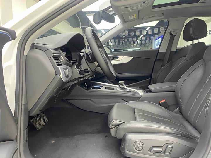 Фото 8 - Audi A4L