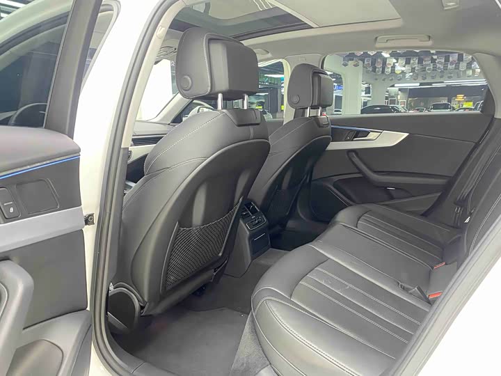 Фото 9 - Audi A4L