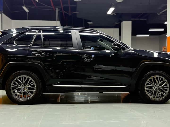 Photo 4 - Toyota Wildlander