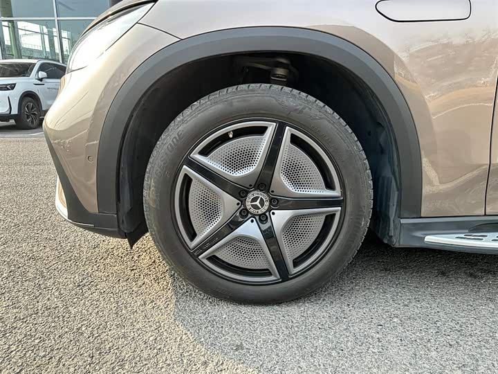 Фото 8 - Mercedes-Benz EQE SUV