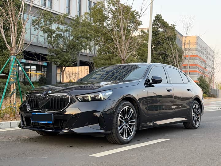 Фото 1 - BMW 5 Series