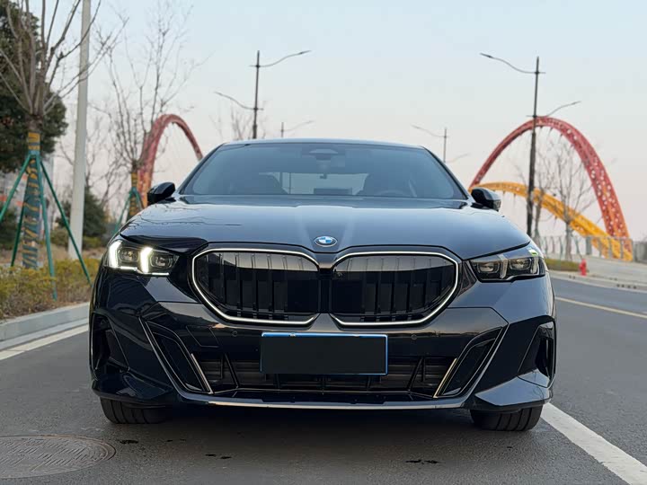 Фото 2 - BMW 5 Series