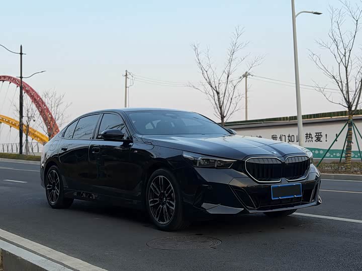 Фото 3 - BMW 5 Series
