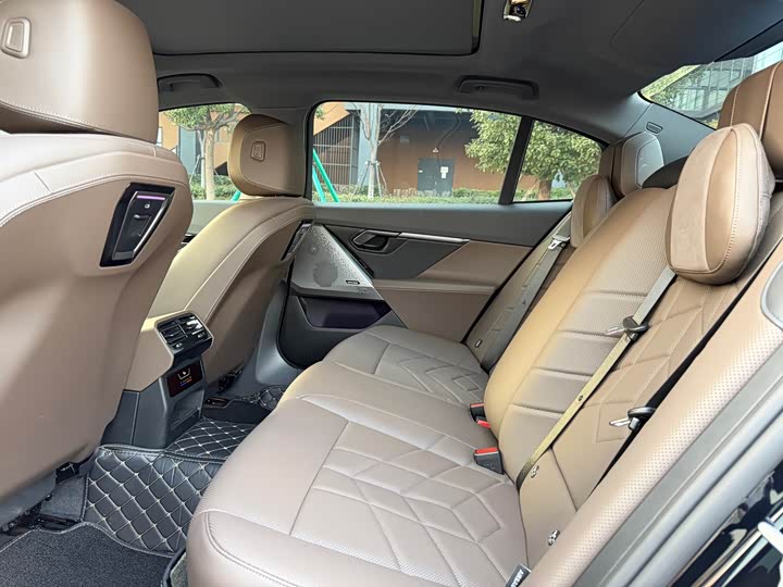 Фото 8 - BMW 5 Series