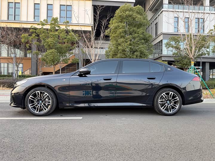 Фото 9 - BMW 5 Series