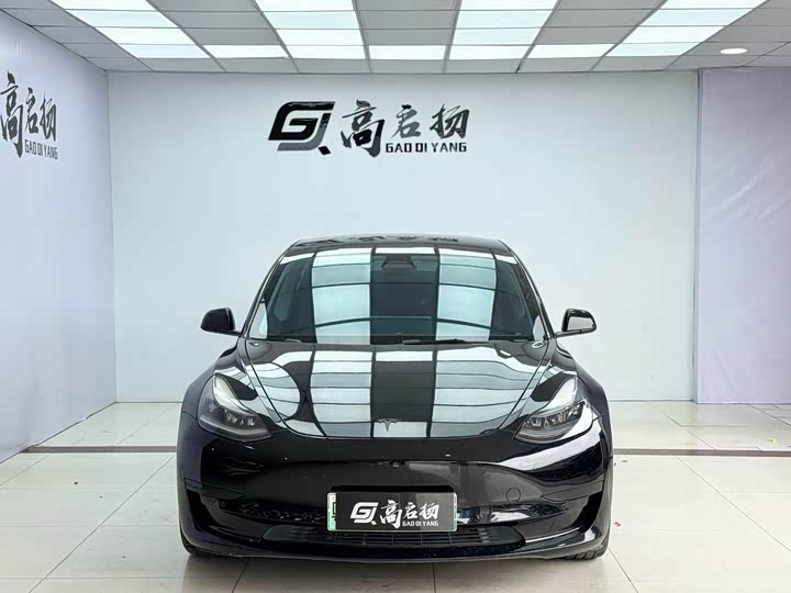 Фото 2 - Tesla Model 3