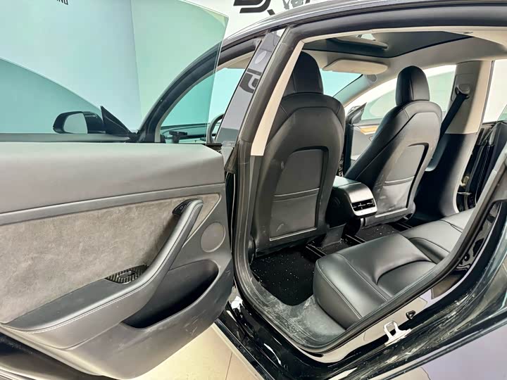 Фото 8 - Tesla Model 3