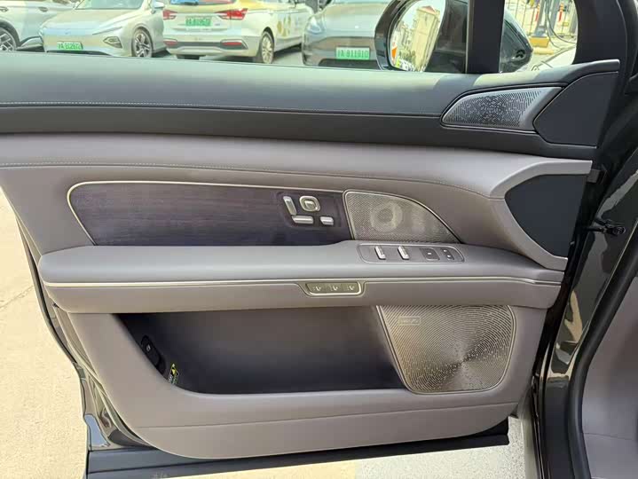 Фото 4 - Nio ES8