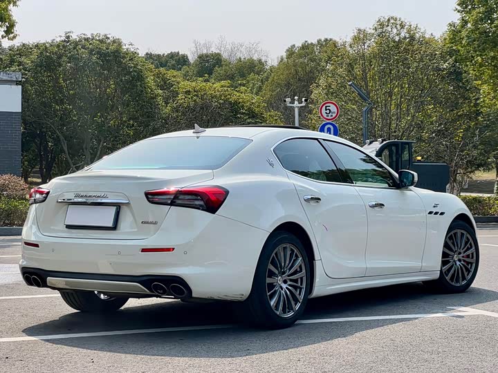 Фото 4 - Maserati Ghibli