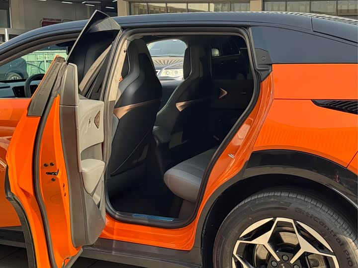 Фото 7 - Zeekr X