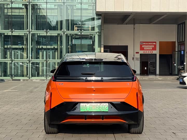 Фото 9 - Zeekr X