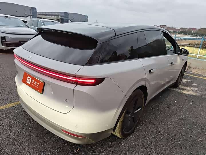 Фото 2 - LiXiang i6