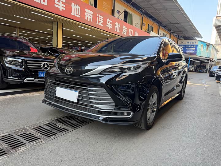 Photo 1 - Toyota Sienna