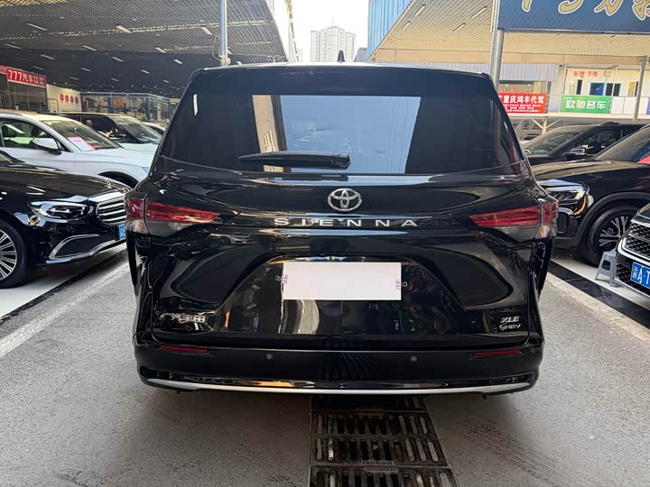 Photo 5 - Toyota Sienna