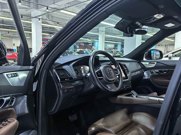 Фото 4 - Volvo XC90