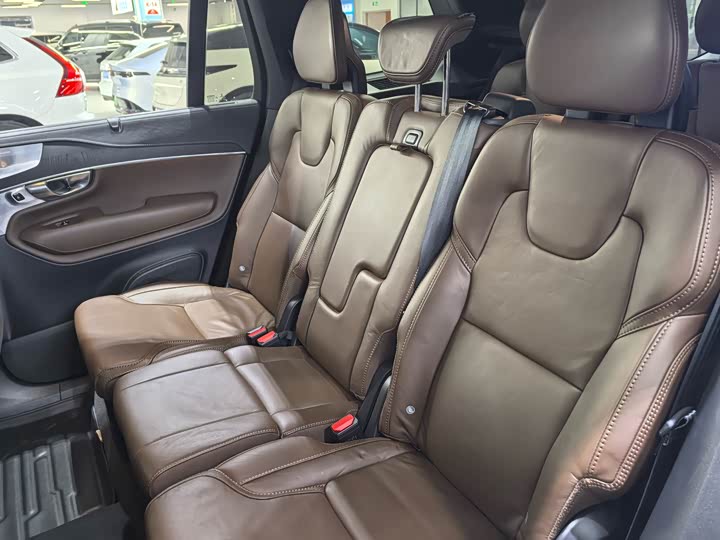 Фото 6 - Volvo XC90