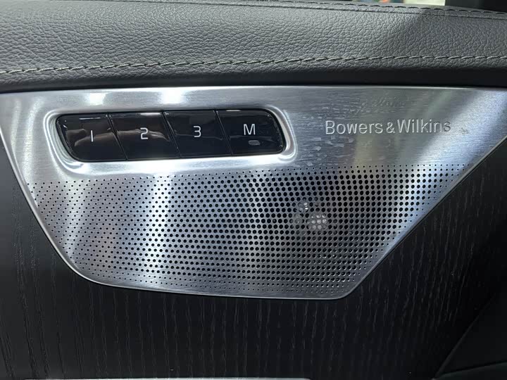 Фото 9 - Volvo XC90