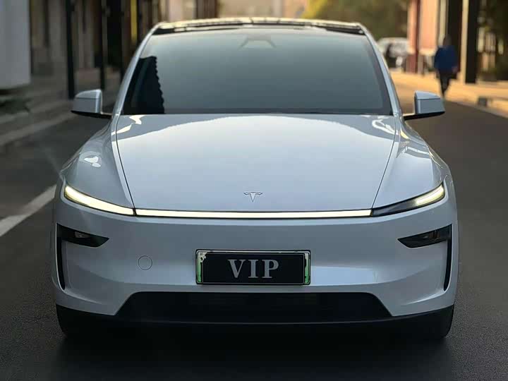 Photo 2 - Tesla Model Y