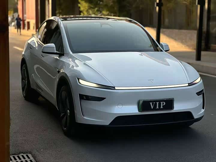 Photo 3 - Tesla Model Y