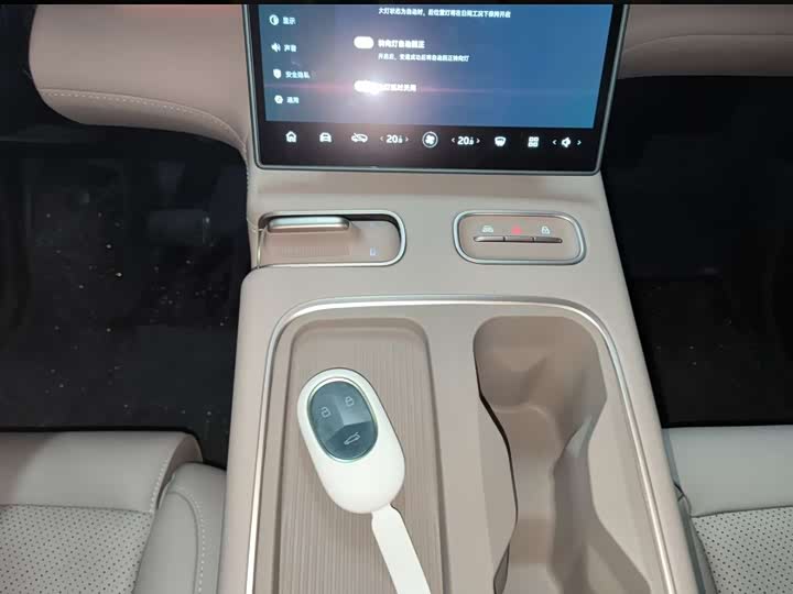 Фото 7 - Nio EC6