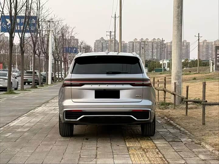 Фото 9 - Geely Monjaro