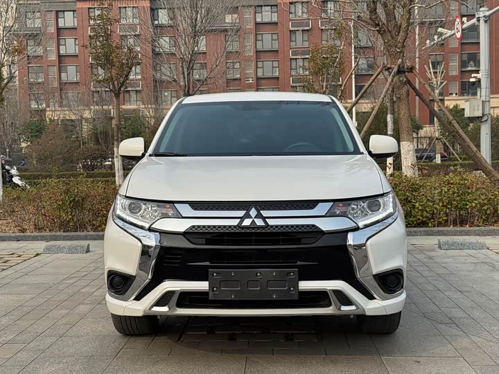 Фото 2 - Mitsubishi Outlander