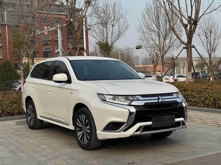 Фото 3 - Mitsubishi Outlander