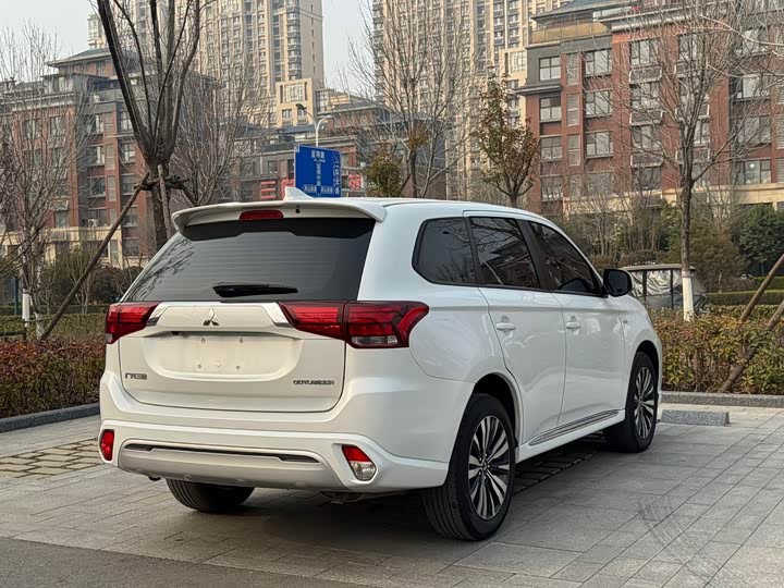 Фото 6 - Mitsubishi Outlander