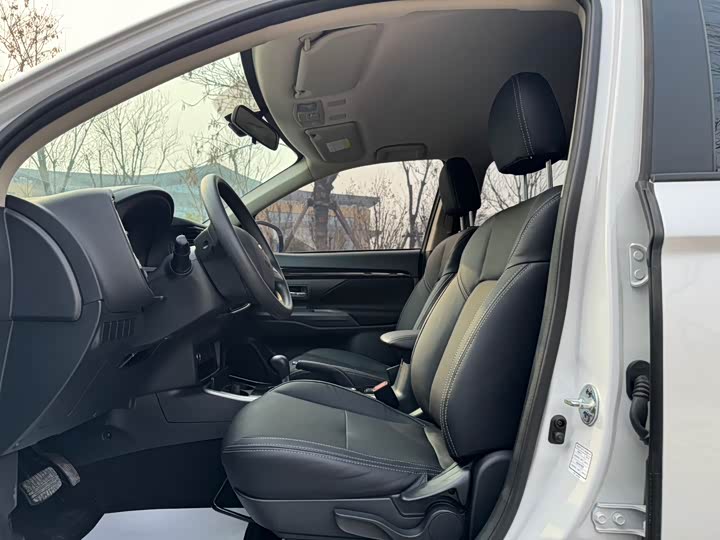 Фото 7 - Mitsubishi Outlander