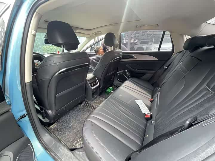 Фото 4 - Hongqi H5