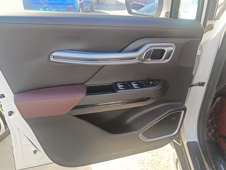 Фото 7 - Geely Okavango