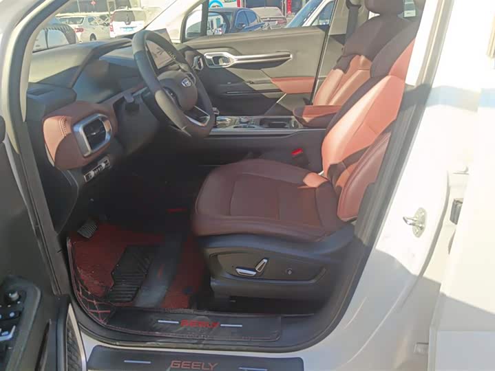 Фото 9 - Geely Okavango