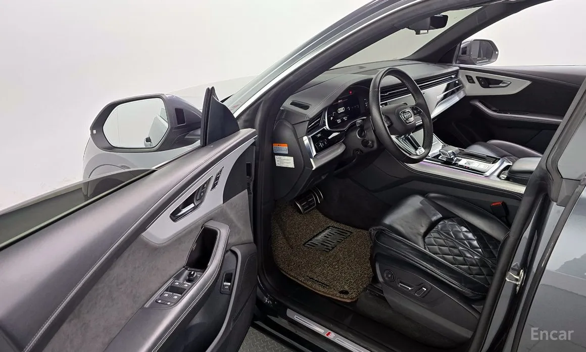 Фото 10 - Audi Q8