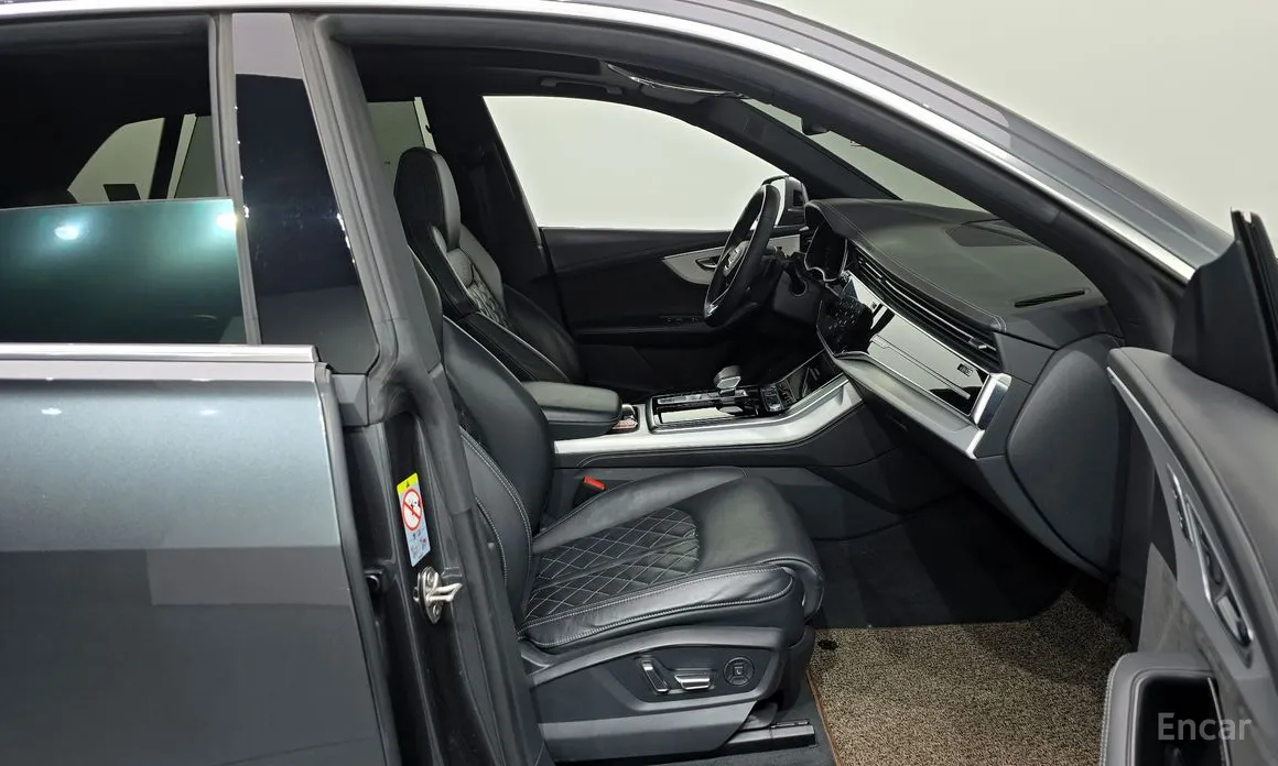 Фото 11 - Audi Q8